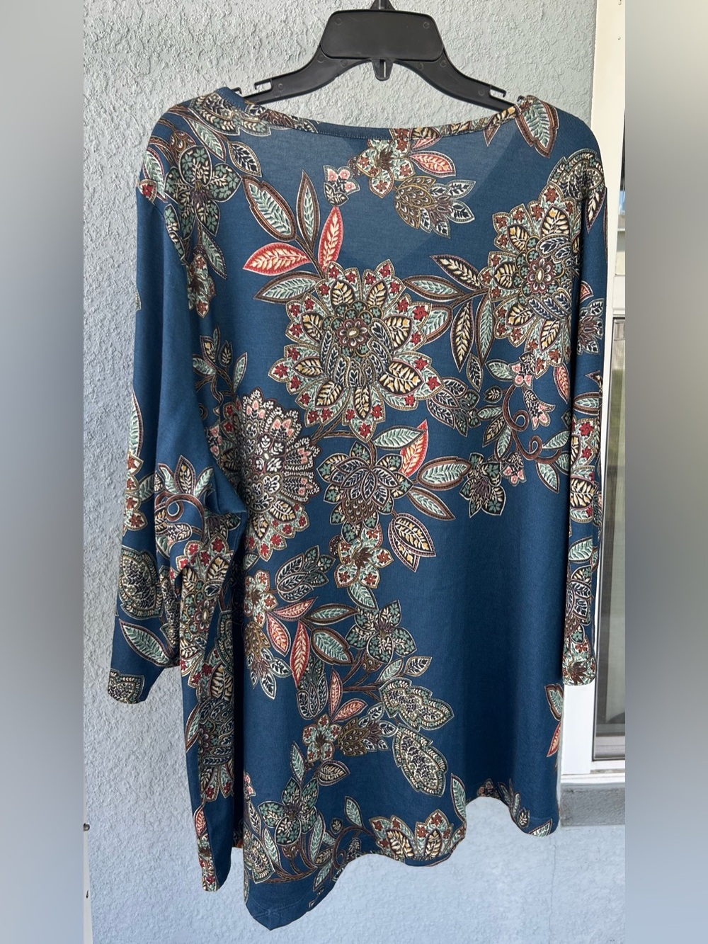 CJ Banks Women’s 3X Floral Paisley V-Neck 3/4 Sleeve Tunic Top Asymmetrical Hem - Picture 2 of 5